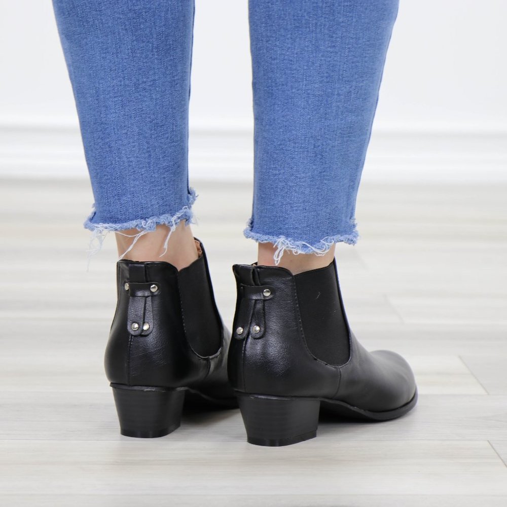 Black Faux Low Cut Leather Ankle Chelsea Boots - Picture 4 of 11